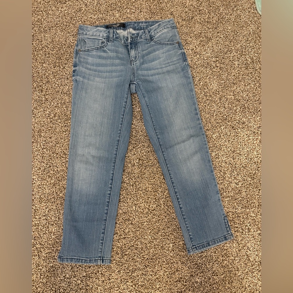 Simply Vera Vera Wang Faded Blue Denim Capri Jeans